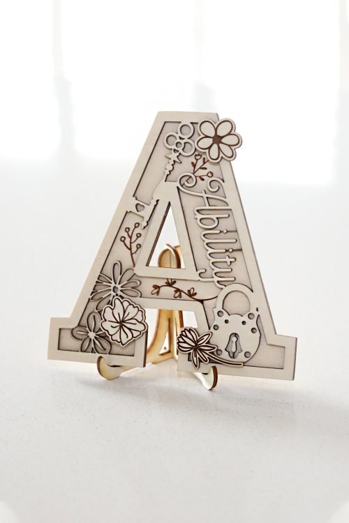Custom laser cut wood letters - Décor: ...